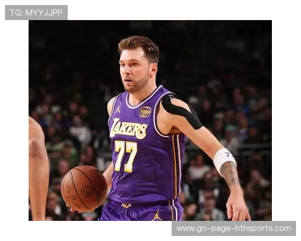 东契奇29+11+10:送约基奇式妙传 被犯规后随手一扔超远命中,东契奇亲签 东契奇29+11+10:送约基奇式妙传 被犯规后随手一扔超远命中,东契奇亲签