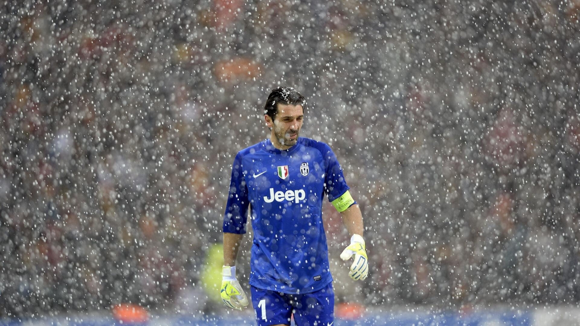 足球“队长一日教练”特设赛 队长负责排兵布阵